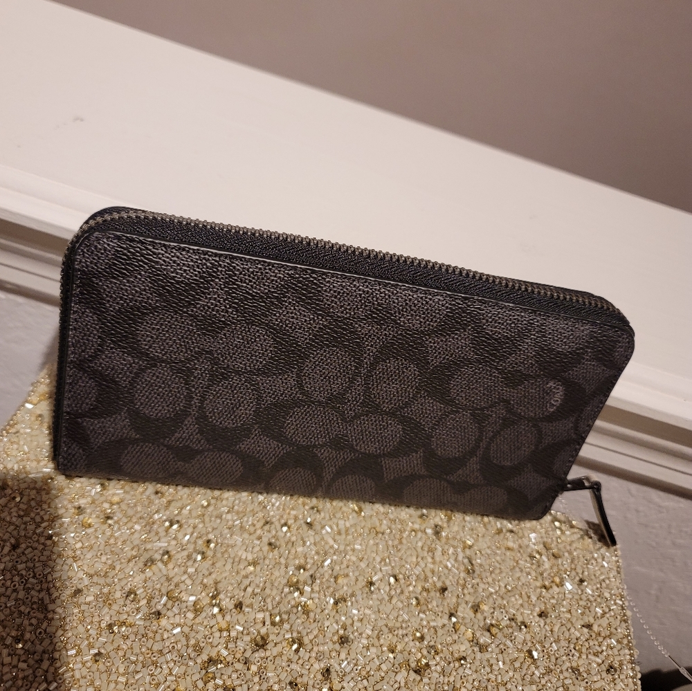 ***SOLD***Coach wallet - Picture 2 of 6